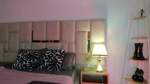 laura_dicardy online show from June 9, 11:09 am