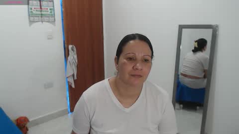 laura_foxx2379 online show from January 31, 9:57 pm