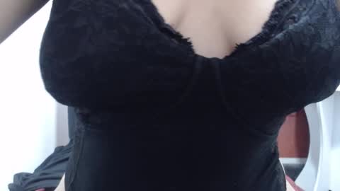  Laura  online show from November 6, 12:11 pm