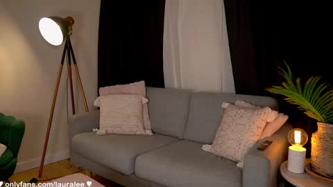 Laura Lee. online show from September 18, 2:43 am