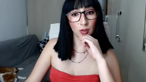 Snapshot of laura_pervert_ chatting on October 16, 11:51 pm Laura online show from October 16, 11:51 pm