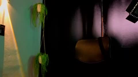 Laura Rose online show from July 31, 10:00 pm