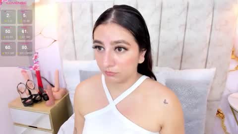 Laura Smith online show from February 4, 9:29 pm