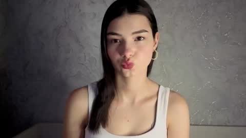 Laura online show from February 8, 10:30 am