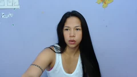 Snapshot of lauracb_ chatting on March 7, 4:33 pm lauracb online show from March 7, 4:33 pm