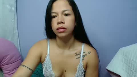 Snapshot of lauracb_ chatting on January 3, 12:52 pm lauracb online show from January 3, 12:52 pm