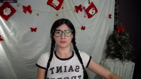 Snapshot of lauradre_ chatting on January 2, 10:16 am Laura online show from January 2, 10:16 am