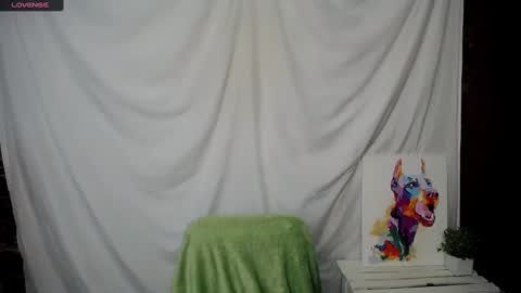 Snapshot of lauradre_ chatting on March 10, 8:39 am Laura online show from March 10, 8:39 am