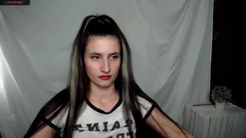 Snapshot of lauradre_ chatting on January 17, 9:28 am Laura online show from January 17, 9:28 am