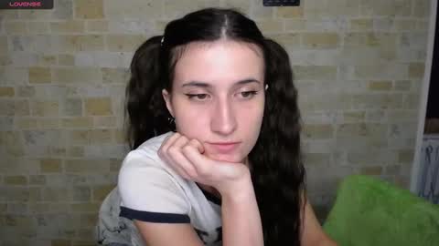 Snapshot of lauradre_ chatting on February 8, 8:42 am Laura online show from February 8, 8:42 am