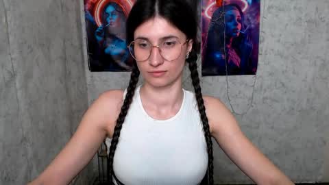 Laura online show from April 4, 10:14 am