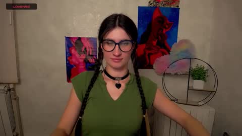 Laura online show from October 27, 3:51 pm