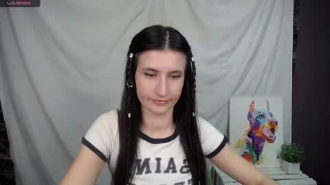 Snapshot of lauradre_ chatting on March 9, 9:35 am Laura online show from March 9, 9:35 am