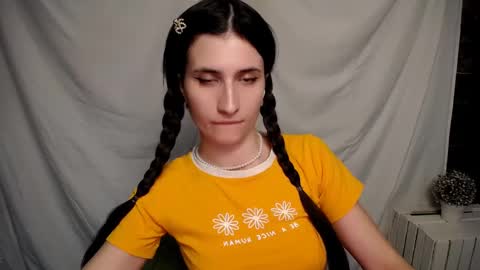 Snapshot of lauradre_ chatting on February 5, 10:08 am Laura online show from February 5, 10:08 am