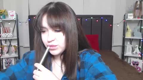 LauraHlot online show from February 10, 6:45 pm