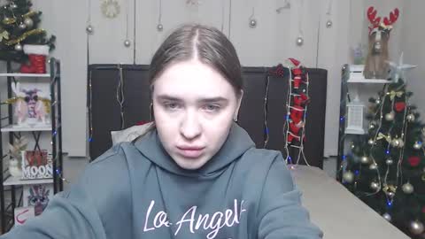 LauraHlot online show from December 19, 6:55 pm