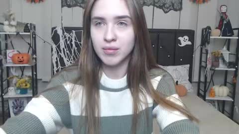 LauraHlot online show from November 12, 6:44 am