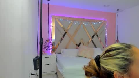 laura  online show from March 11, 8:22 pm