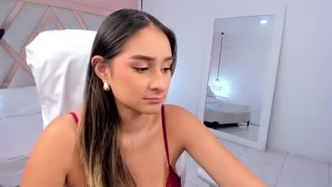 laura  online show from October 31, 2:43 pm