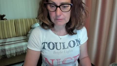 Lauraoven1 online show from May 28, 10:35 am