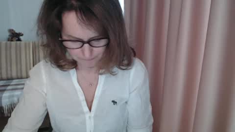 Lauraoven1 online show from February 25, 9:09 am