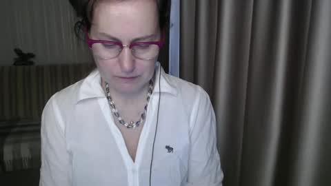 Lauraoven1 online show from March 12, 7:02 am