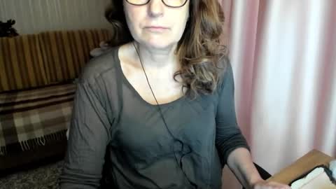 Lauraoven1 online show from February 3, 12:21 pm