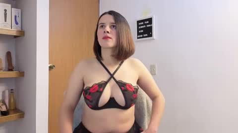 Snapshot of laurasex_21 chatting on September 24, 11:37 pm Laura online show from September 24, 11:37 pm