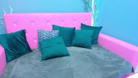 Laura online show from December 2, 8:27 am