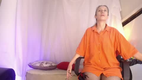 Laura Sofia online show from June 3, 9:43 am