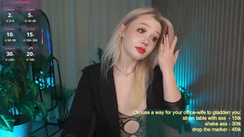 Snapshot of laurawifeness chatting on September 19, 6:56 am Laura online show from September 19, 6:56 am