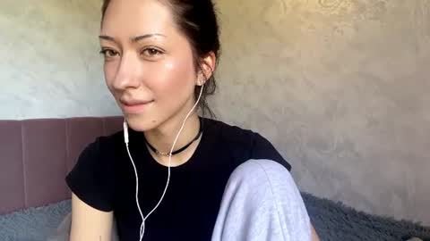 laurelimaino online show from June 29, 1:11 pm