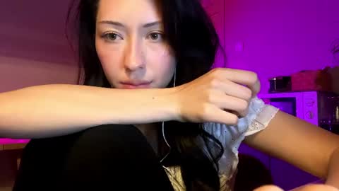laurelimaino online show from June 24, 5:23 pm