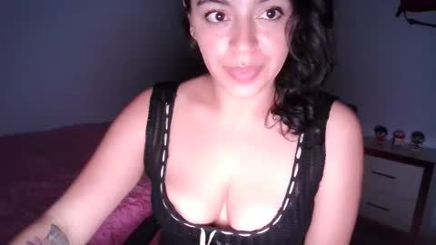 laurenhot94 online show from January 15, 1:00 am