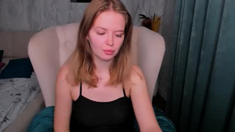 laurennhill online show from October 25, 12:29 am