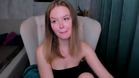 Snapshot of laurennhill chatting on October 12, 1:30 am laurennhill online show from October 12, 1:30 am
