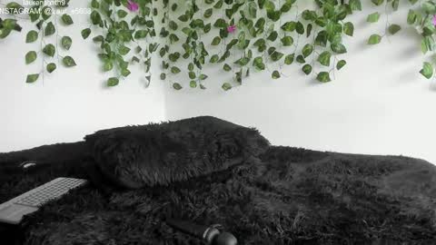 laurensmith9 online show from March 12, 5:04 pm