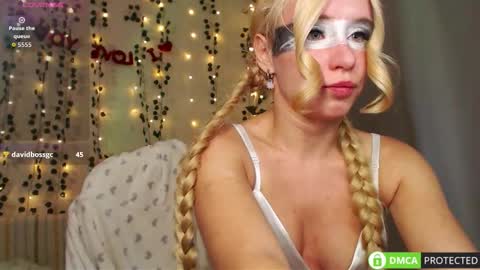 Mia online show from October 31, 6:56 pm