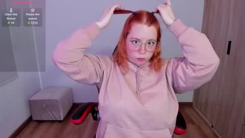 laylaah online show from November 28, 7:06 pm