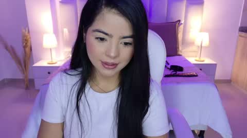 Layla Breezee online show from April 15, 11:55 am