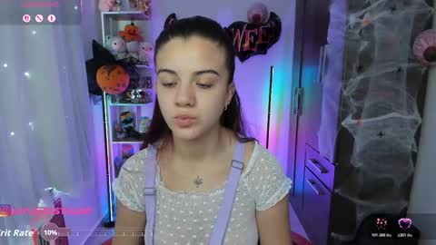 Layla online show from November 3, 2:21 pm