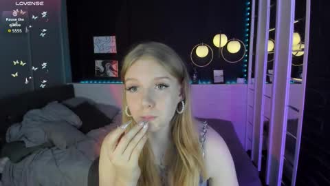 Snapshot of layla_glam chatting on September 24, 5:50 am layla_glam online show from September 24, 5:50 am