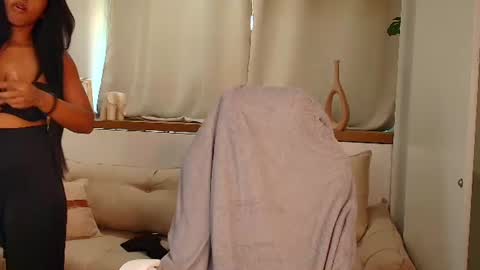Layla online show from July 22, 1:34 pm