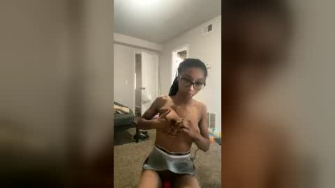 laylababy25 online show from August 1, 11:40 pm