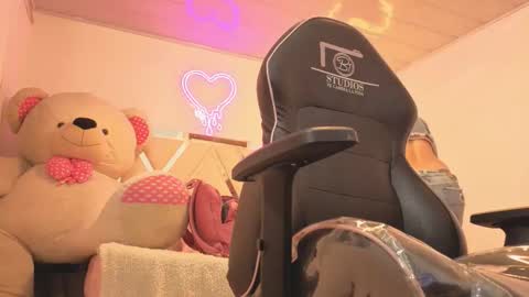 laylafoxy_tay online show from December 18, 3:11 am