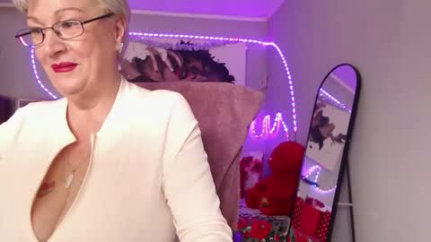 Layla online show from December 20, 9:13 am