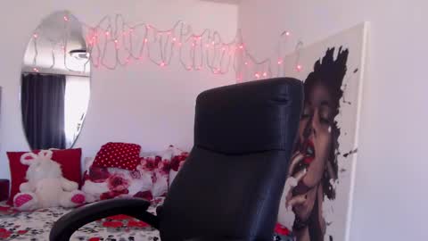 Snapshot of laylamadisonx chatting on December 19, 9:40 am Layla online show from December 19, 9:40 am