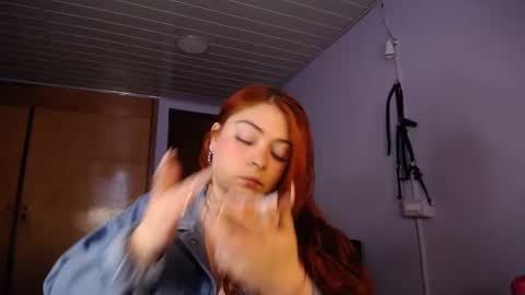 Snapshot of layna_cold chatting on February 1, 12:05 pm Vannessa online show from February 1, 12:05 pm