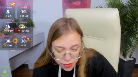 layriantavee online show from October 6, 6:19 am