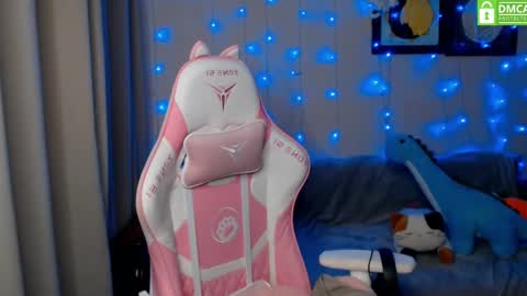 Leah  Gotty online show from December 17, 2:33 pm